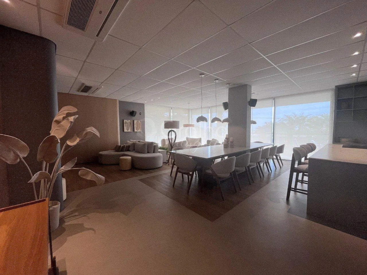 Floor-to-ceiling windows in a one-bedroom apartment, 80 m² — photo 5