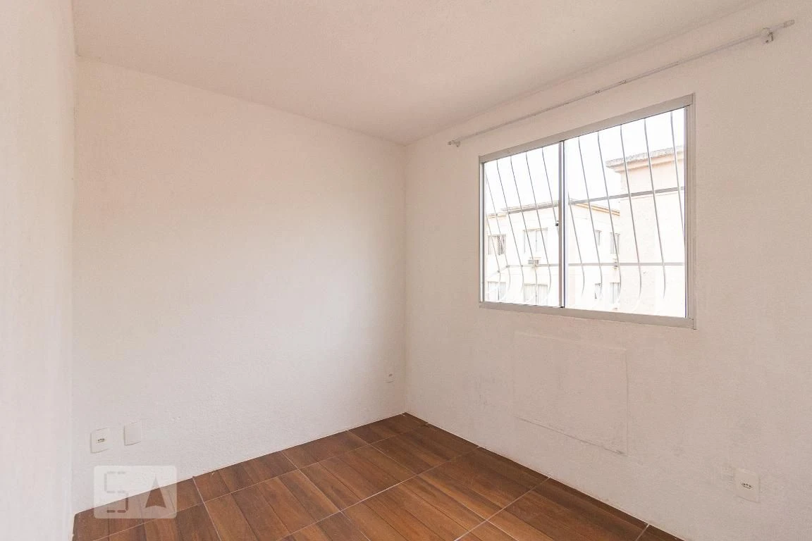 Apartamento sem mobília com cozinha fechada e 2 quartos — photo 2