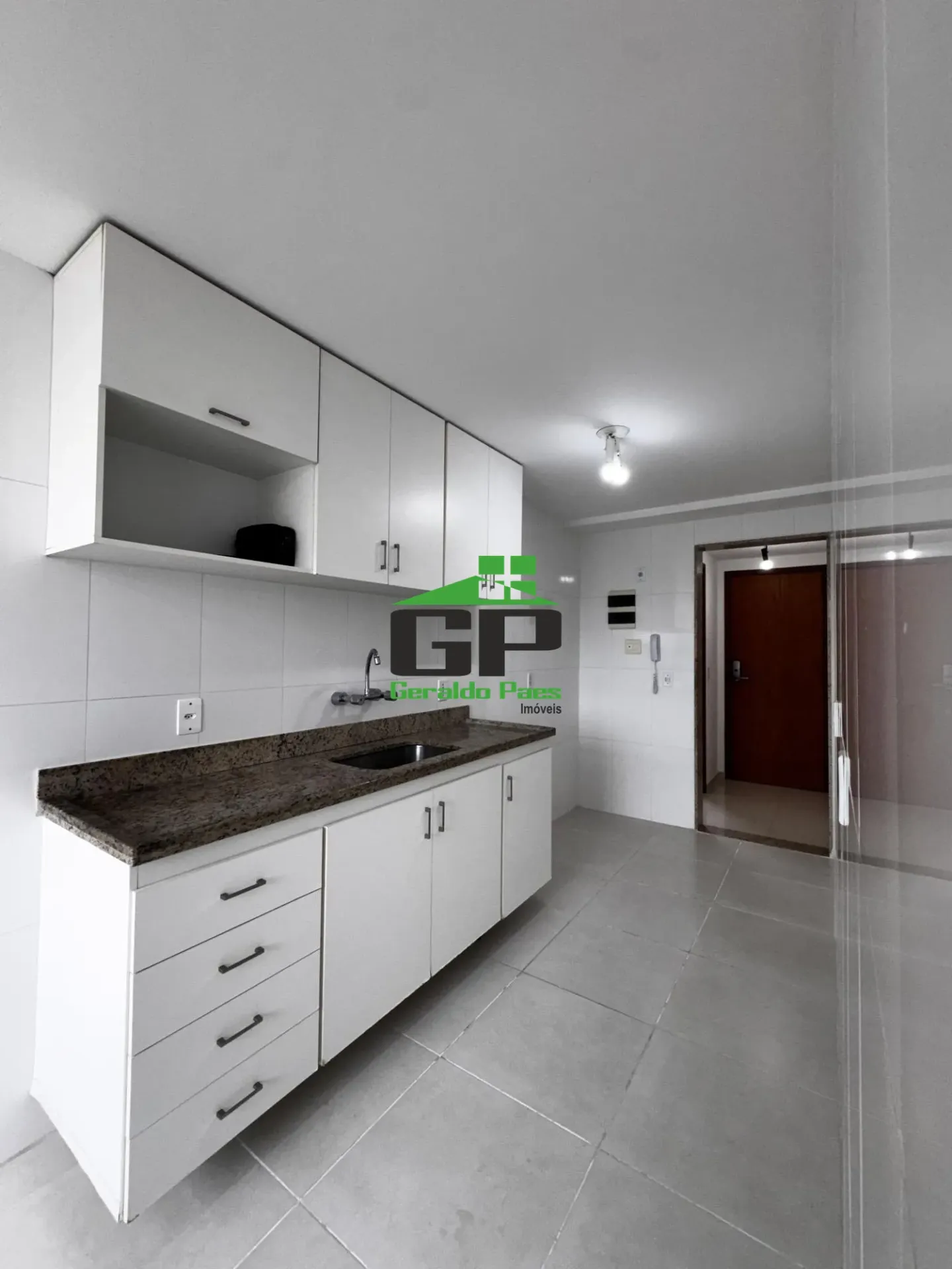 3-bedroom apartment with 2 en-suites and a balcony — photo 8