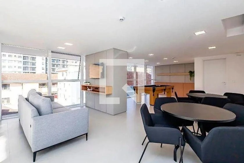27 m² studio with a glass-enclosed balcony and a home office — photo 10