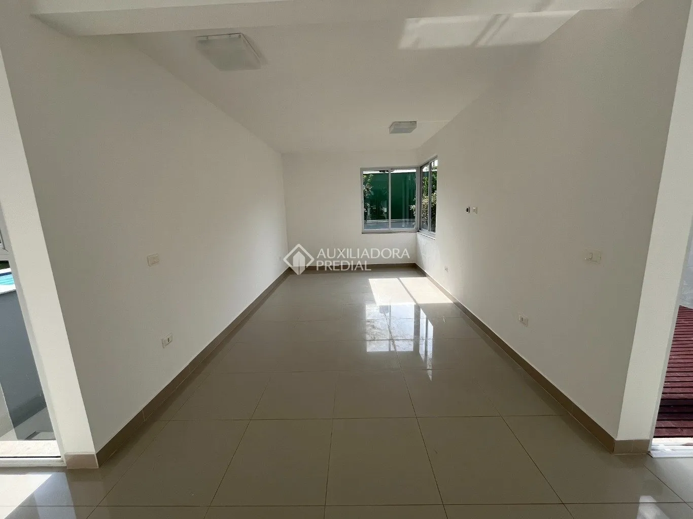 Floor-to-ceiling windows in a 3-bedroom house, 220 m² — photo 15