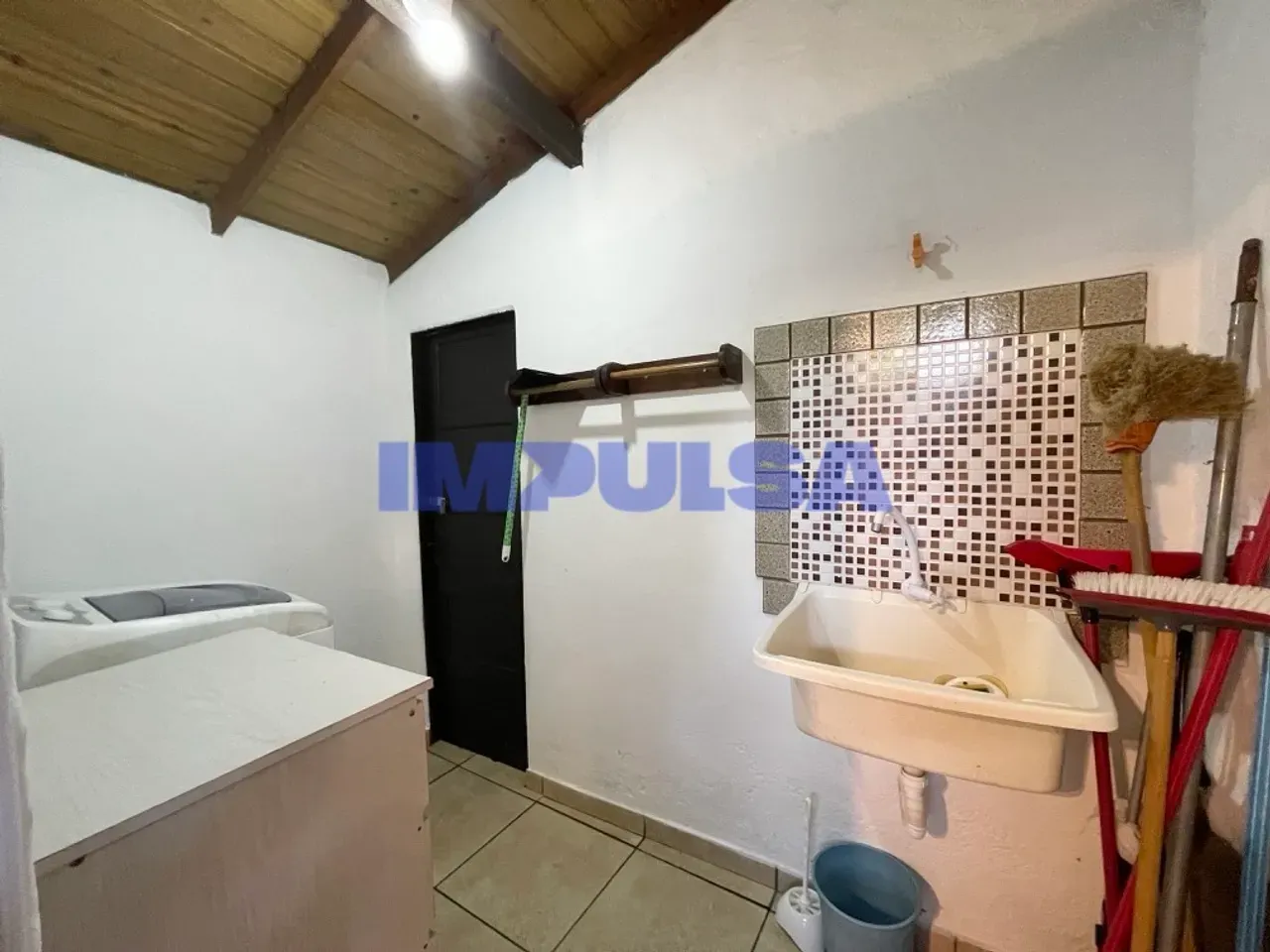 3-bedroom house with a fireplace in Florianópolis — photo 30