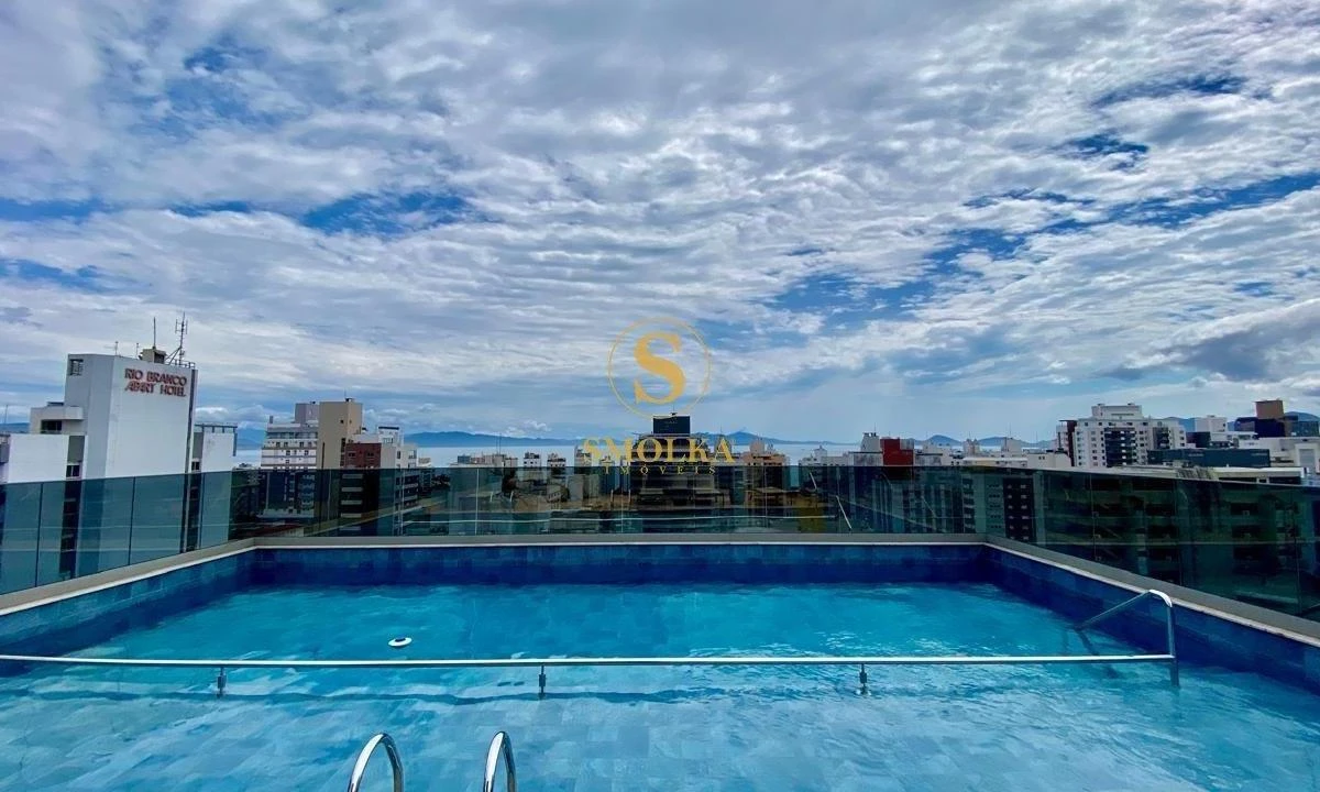 Studio in a building with a pool — photo 7