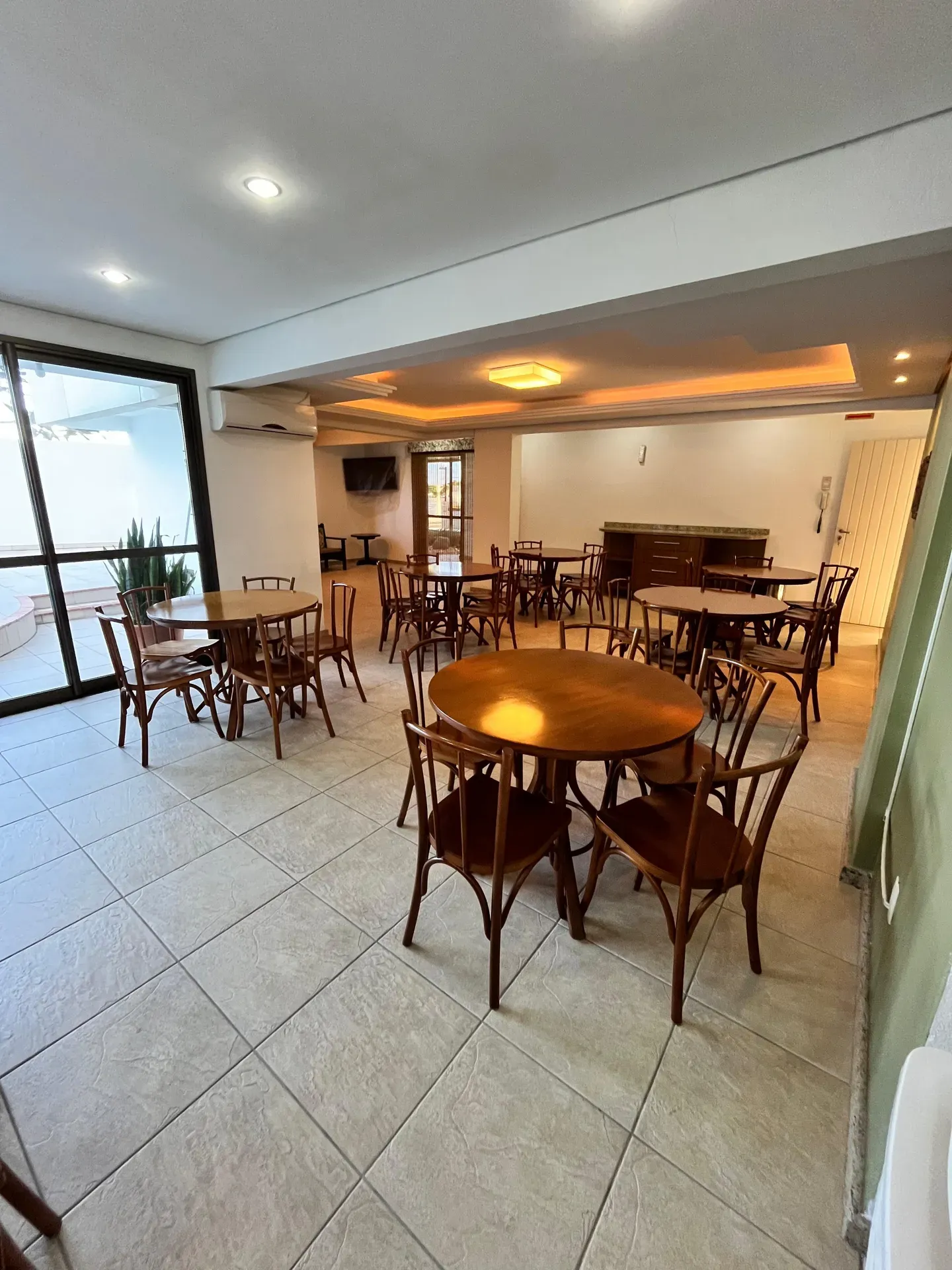 Furnished 3-bedroom apartment with 3 bathrooms — photo 21