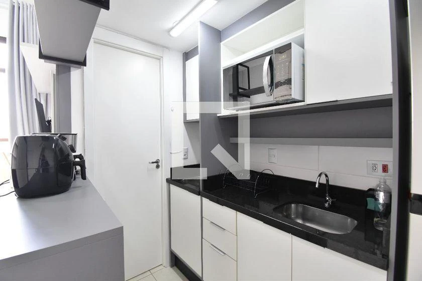 One-bedroom apartment in a building with a gym — photo 19