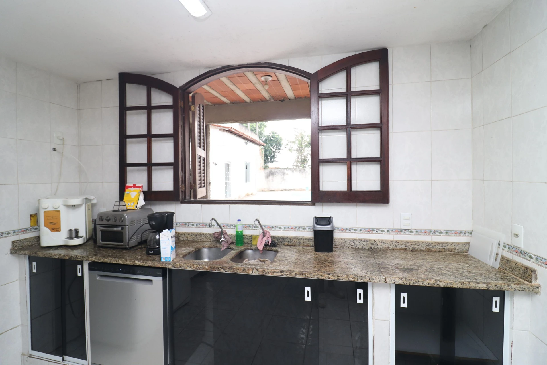 House with 4 suites and 3 parking spaces with private garden — photo 45