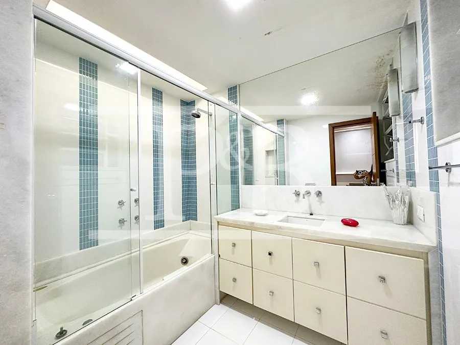 4-bedroom apartment with 4 bathrooms and 190 m² — photo 23