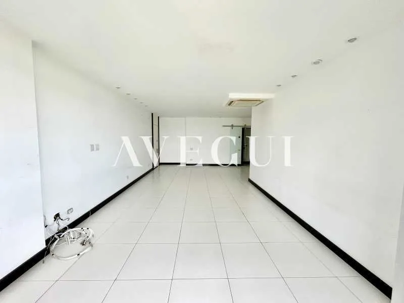Residential apartment with 4 bedrooms and 4 bathrooms — photo 4