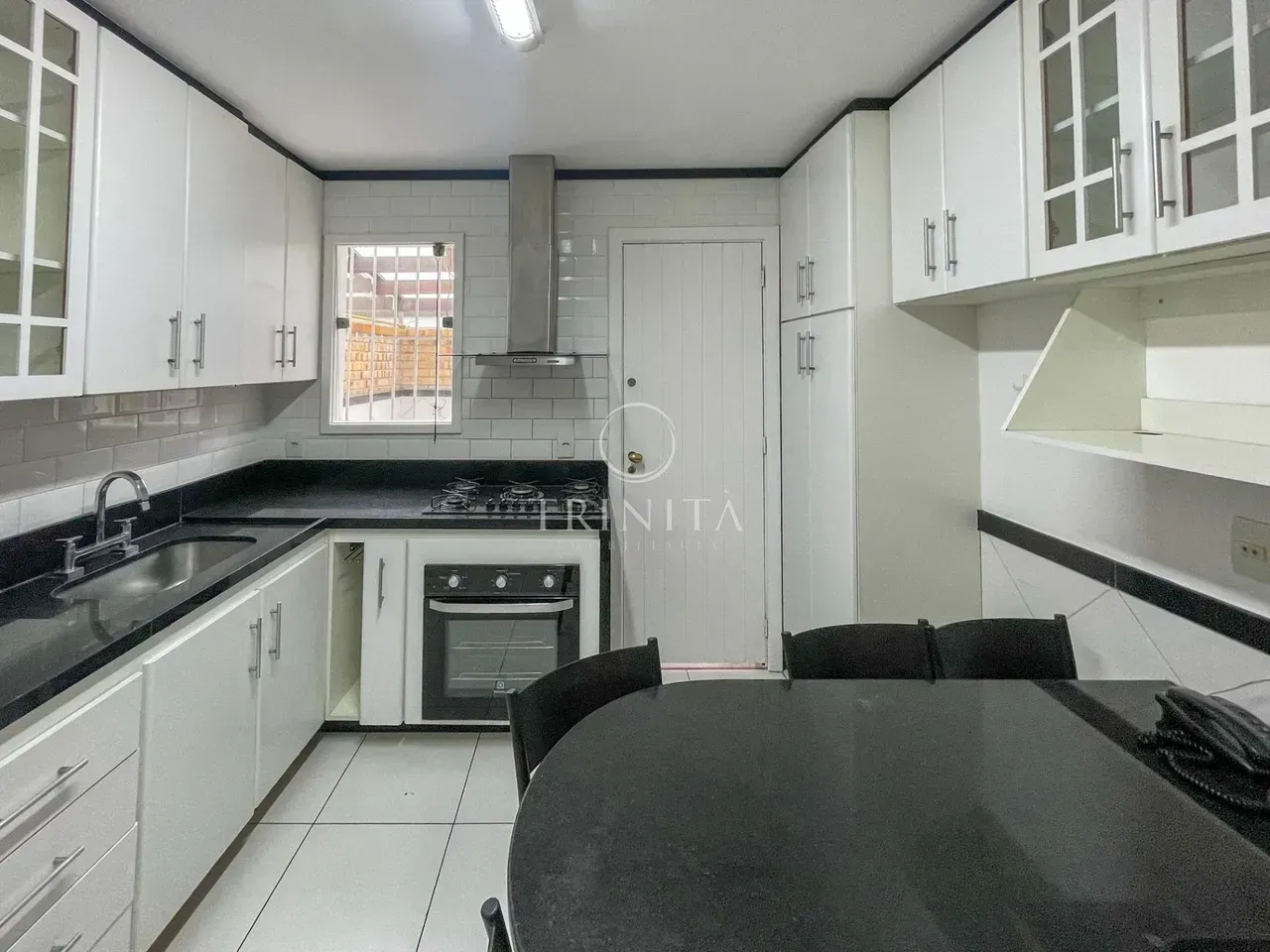 House for rent with 4 bedrooms and 5 bathrooms — photo 3