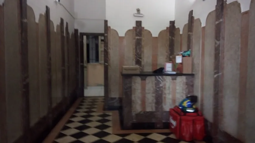 Unfurnished 1-bedroom apartment with separate kitchen — photo 16