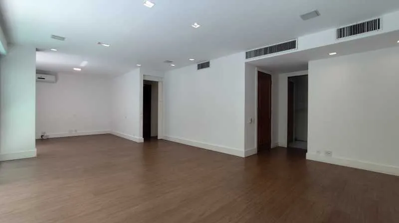 165 m² apartment with 3 bedrooms and 5 bathrooms — photo 11