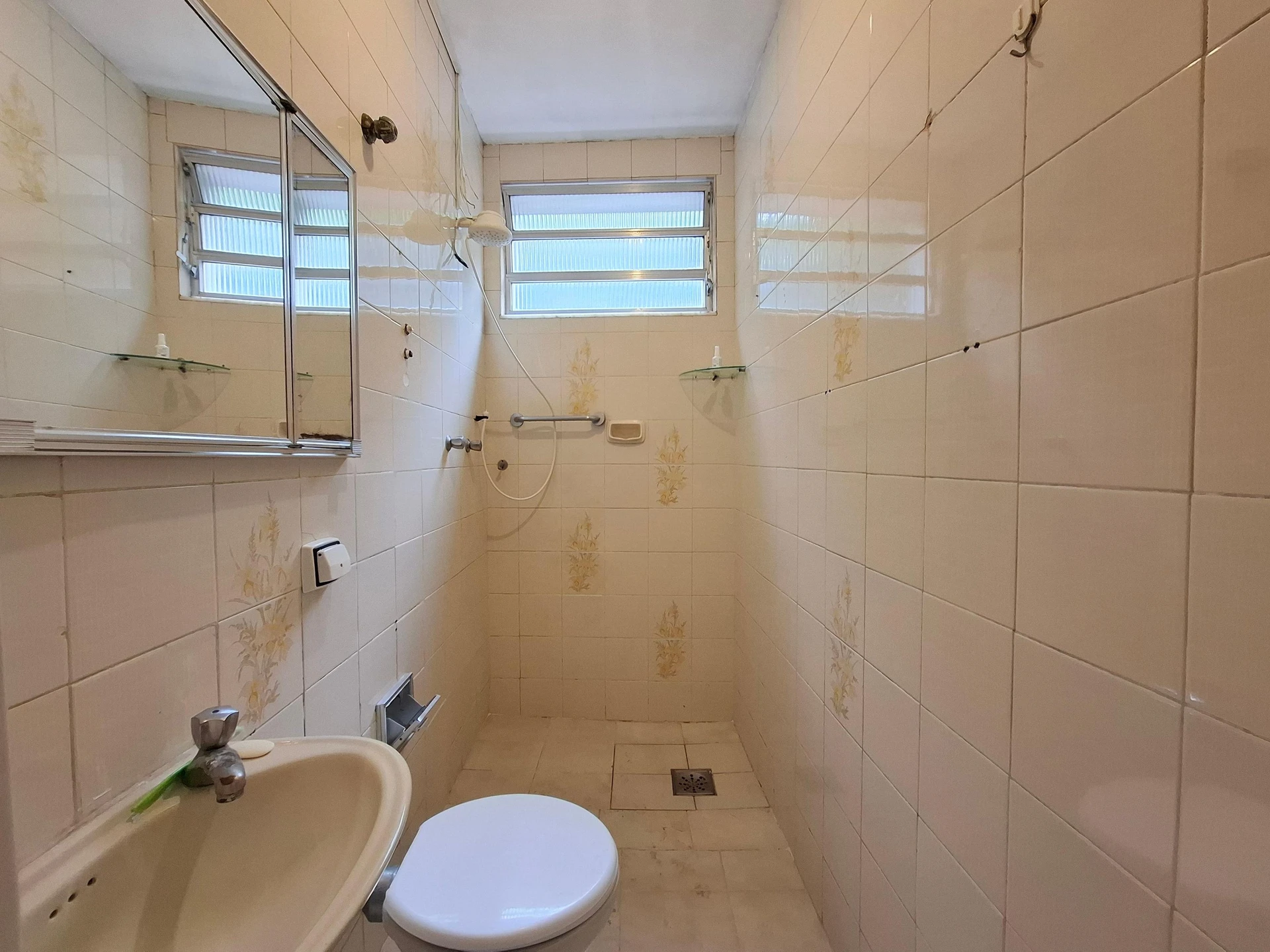 Unfurnished 3-bedroom apartment with 3 bathrooms — photo 28