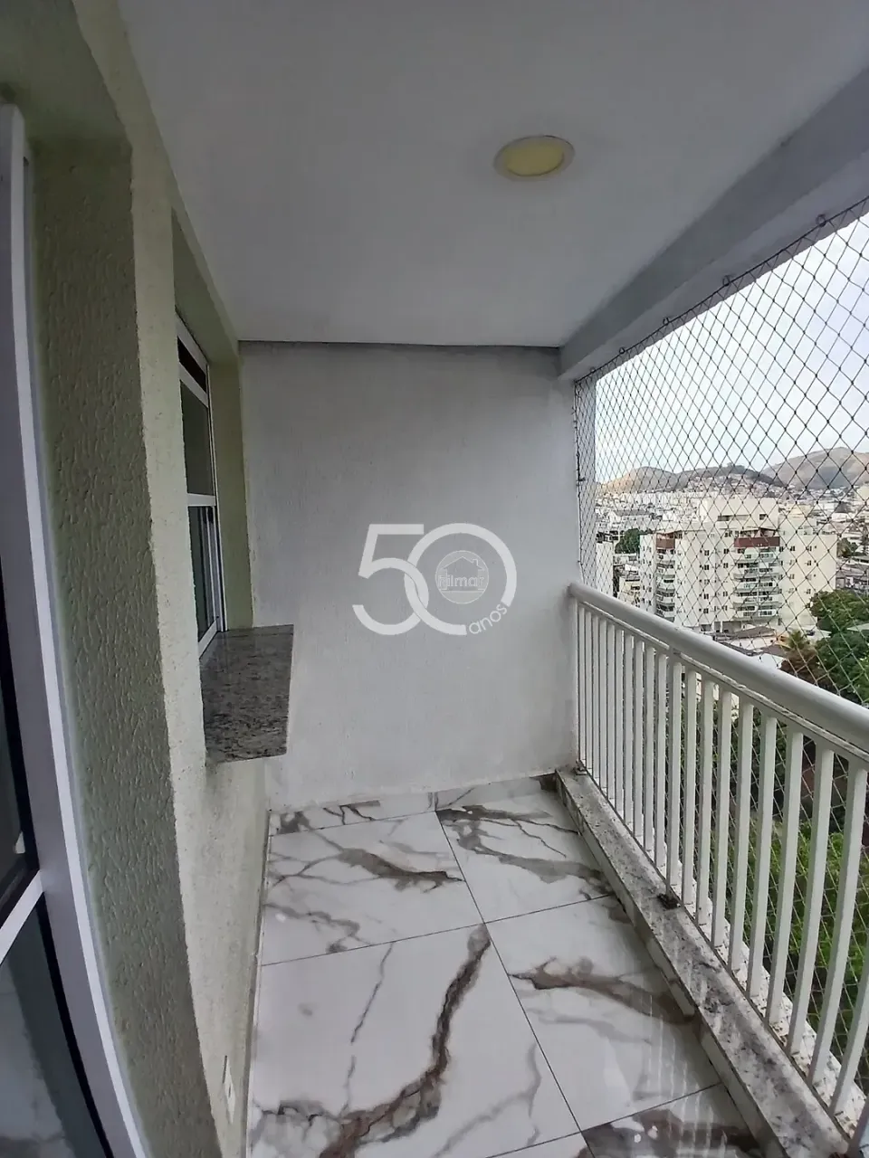 2-bedroom apartment with 2 bathrooms and a balcony