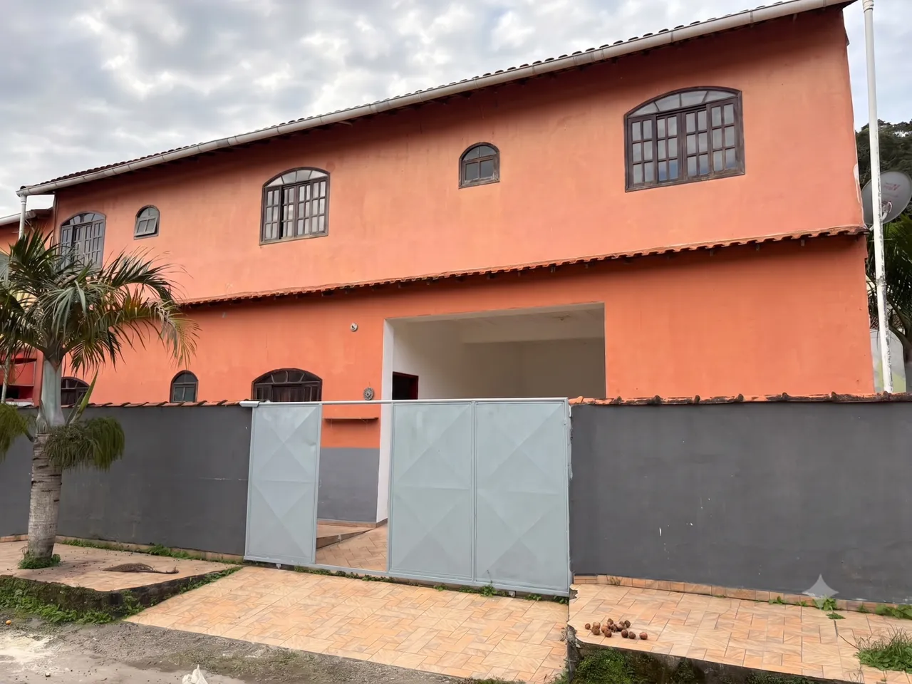 3-bedroom house with 3 bathrooms and glass showers — photo 16