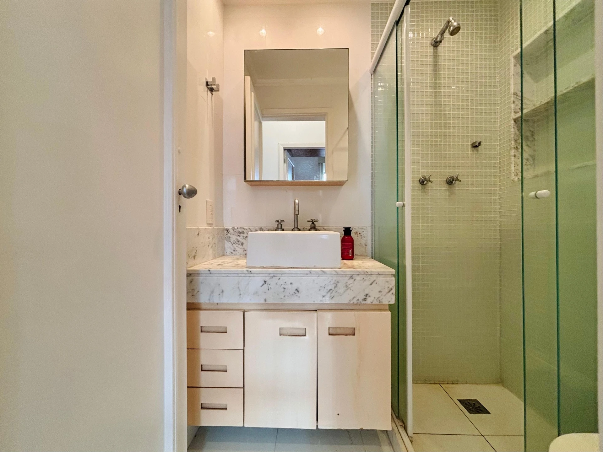 Apartamento mobiliado com 3 quartos e 2 banheiros — photo 8