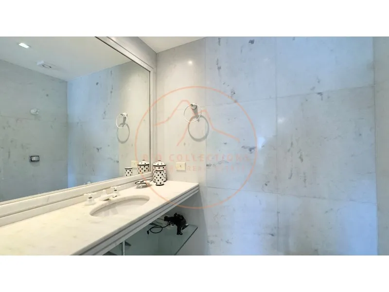 Apartment with 4 bedrooms and 5 bathrooms — photo 36