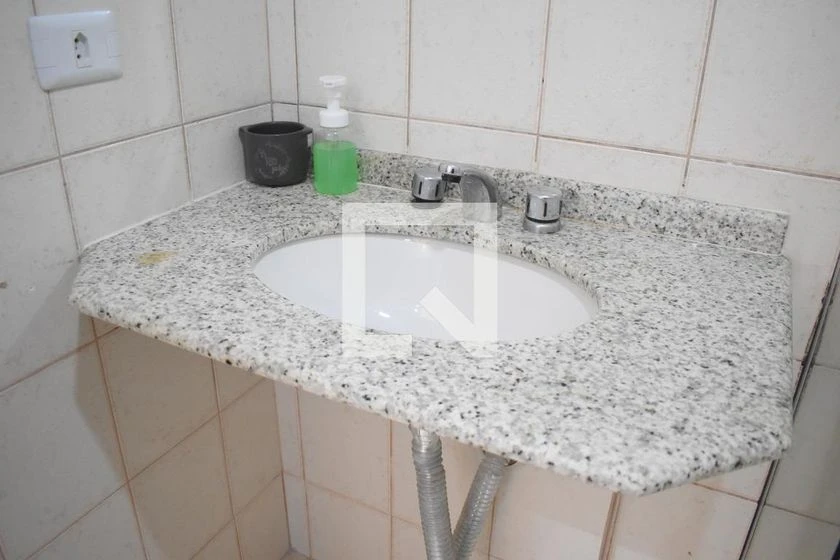 Furnished apartment with 1 en-suite and balcony — photo 10