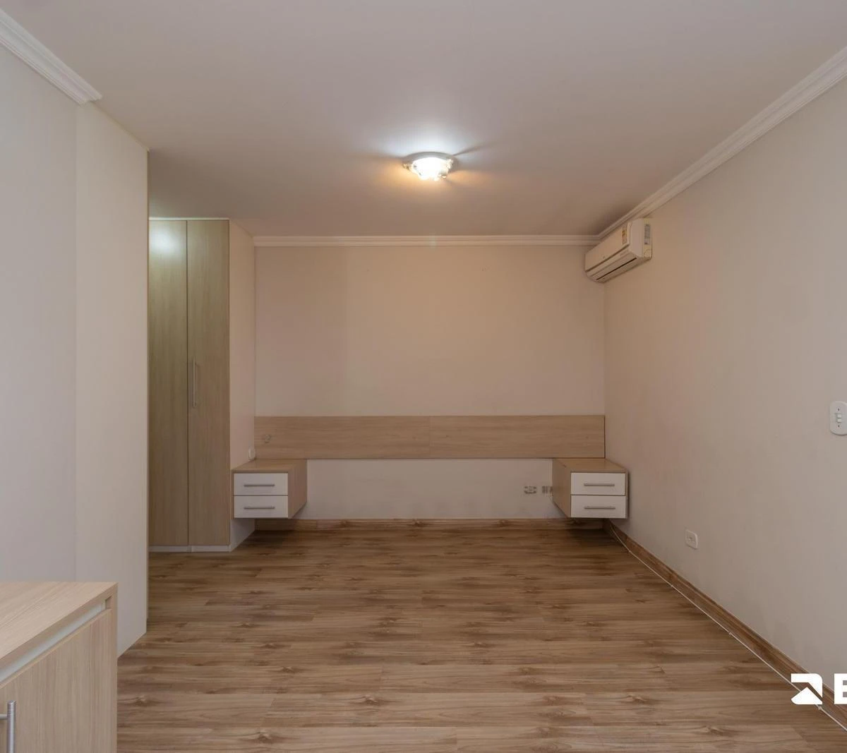 Balcony with a grill in a 3-bedroom house, 118 m² — photo 12