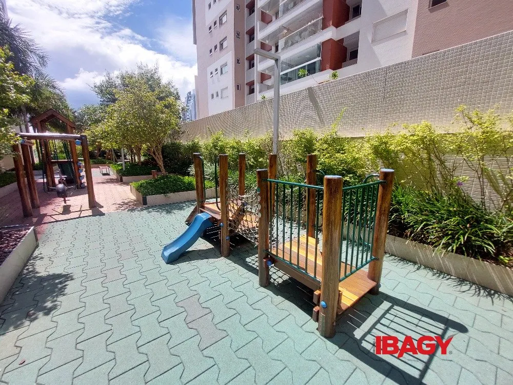 Furnished 2-suite apartment with enclosed balcony — photo 56
