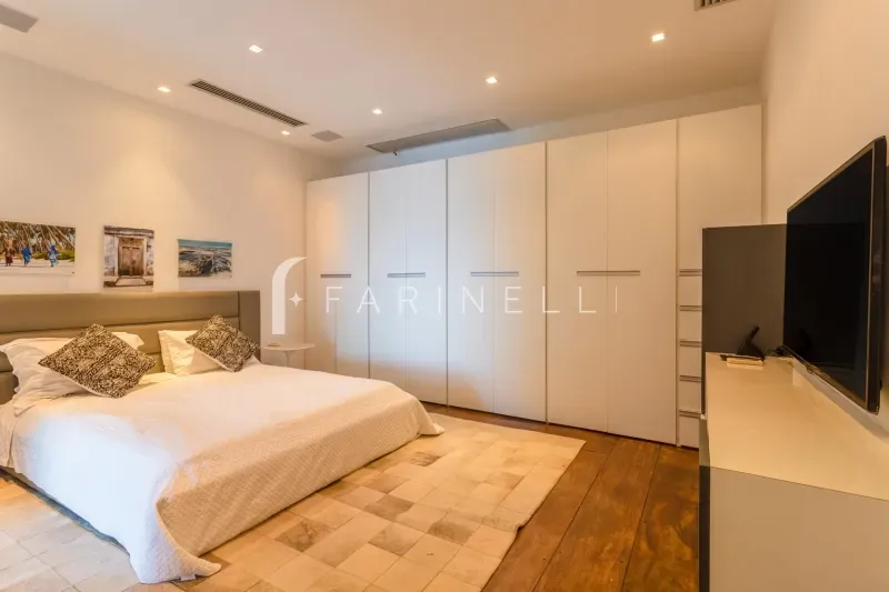 Furnished house with 5 bedrooms and open-plan kitchen — photo 24