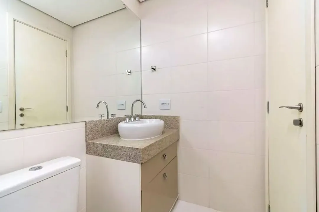 Apartamento de 2 dormitorios con balcón cerrado en vidrio — photo 9