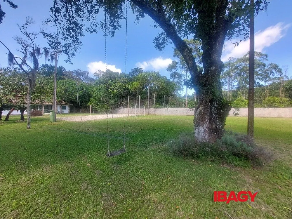 Furnished house with 5 bedrooms on 5200 m² — photo 48