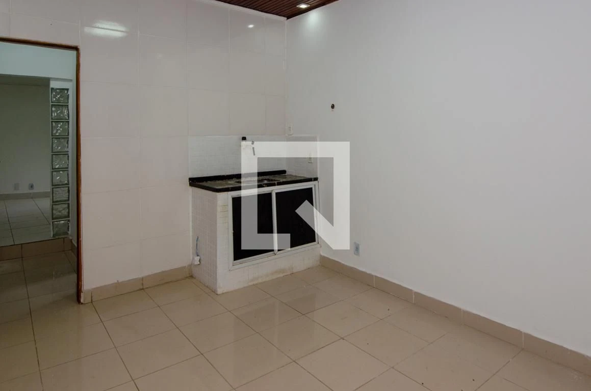 Unfurnished 1-bedroom apartment with a washing machine — photo 5