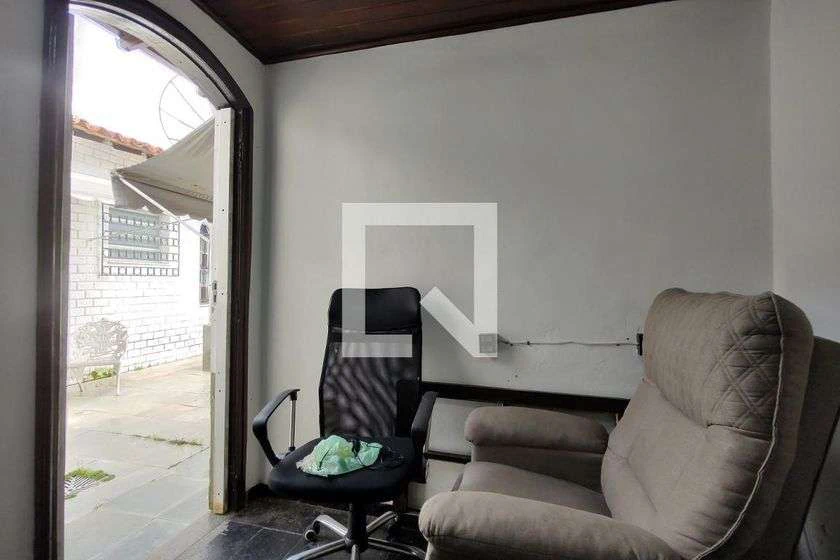 House with 3 bedrooms and a private backyard — photo 62