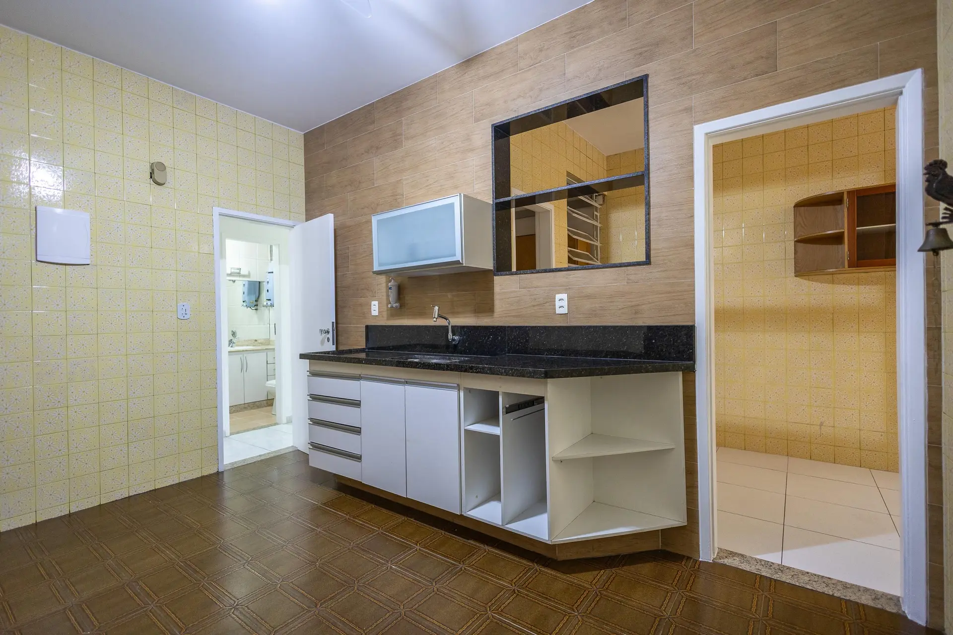 3-bedroom apartment with a park view — photo 25