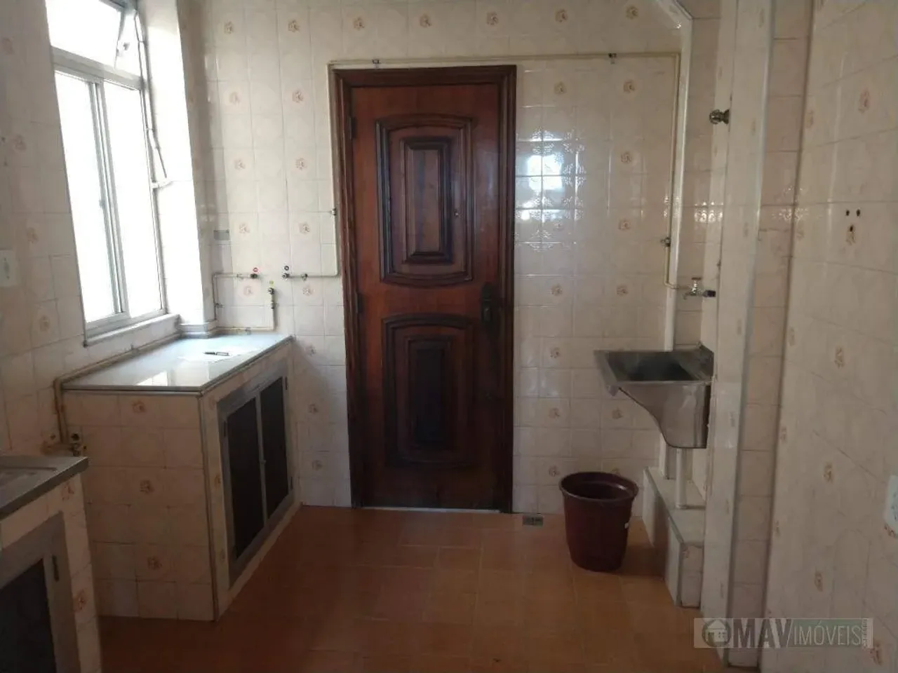 1-bedroom apartment with a laundry area — photo 6