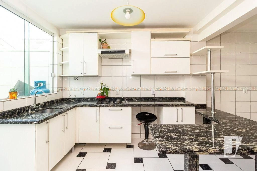 4 quartos e banheira: casa de 210 m²