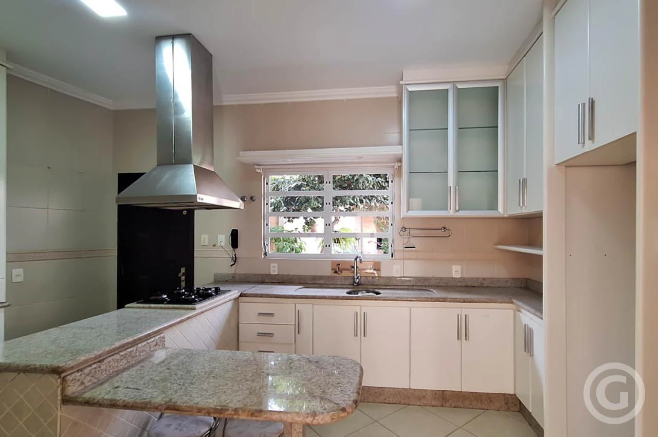 210 m² house with 3 bedrooms and 7 parking spots — photo 2