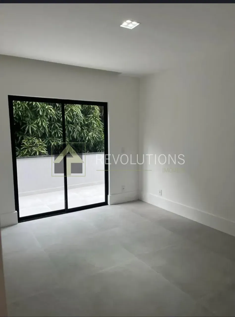 Casa com 3 quartos e 5 banheiros, com varanda — photo 8