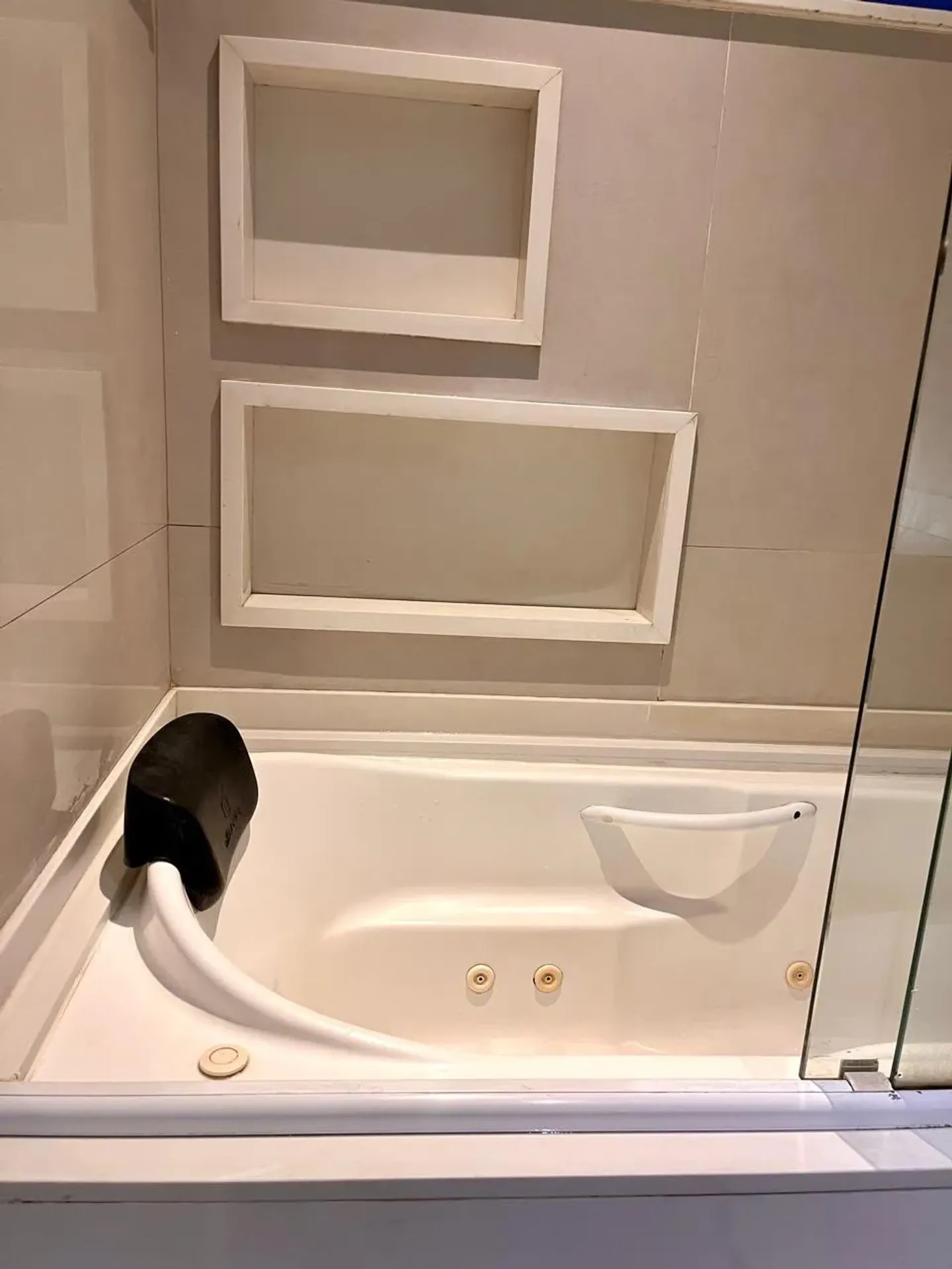Furnished 2-bedroom apartment with 2 bathrooms, 88 m² — photo 26
