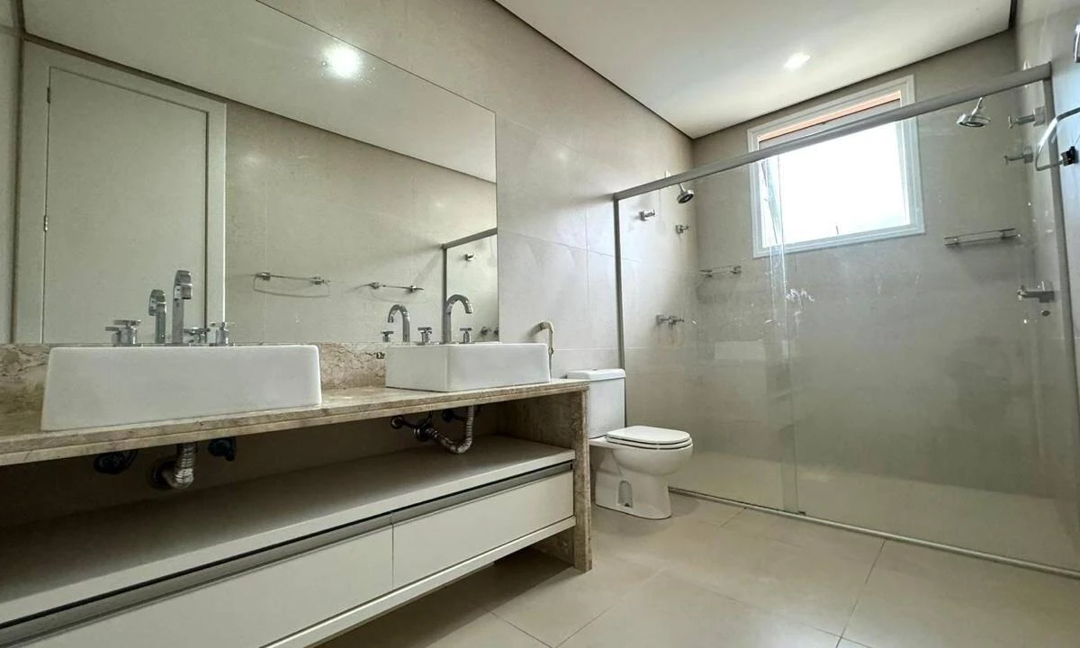 Casa de 455 m² con espacio de home office y vestidor — photo 12