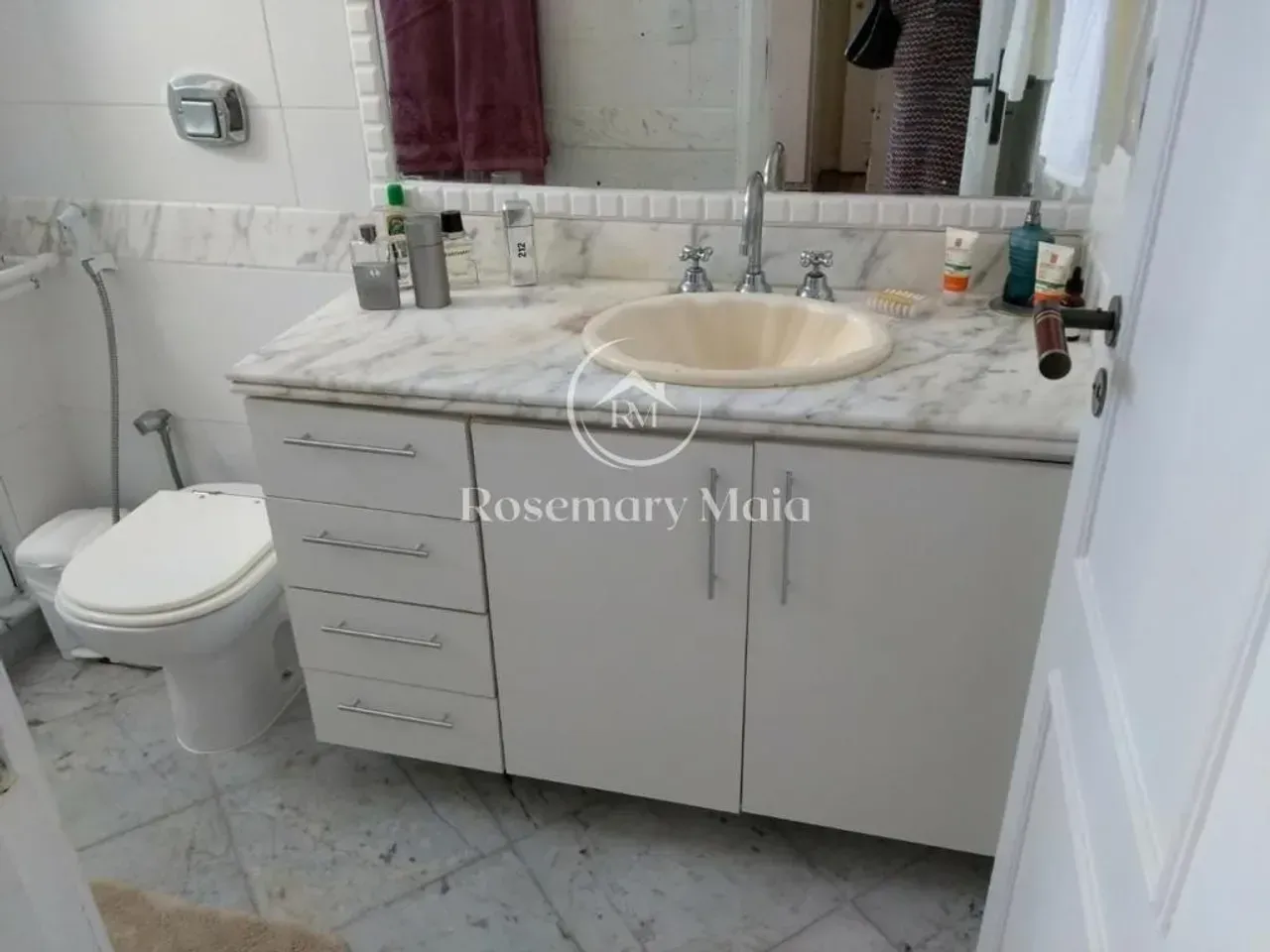 Apartamento mobiliado com 3 quartos e varanda de vidro — photo 10