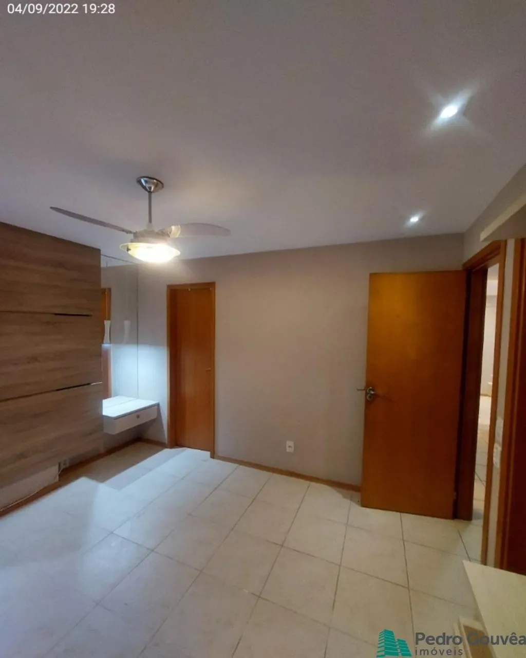 Apartamento residencial com cozinha fechada e coifa — photo 7