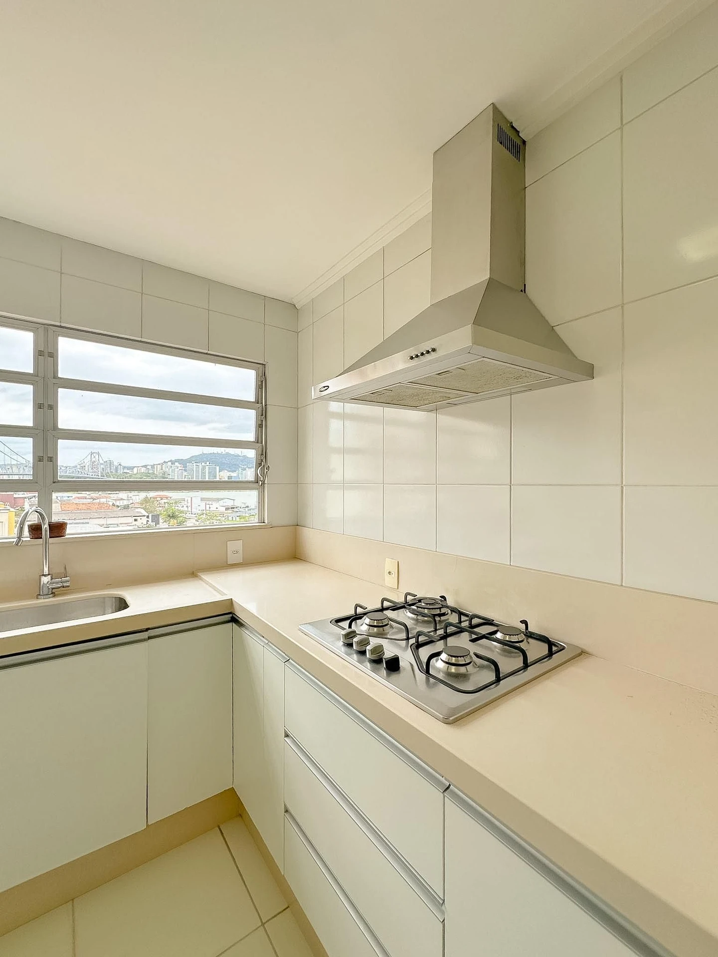 Furnished house, 250 m², with a bathtub — photo 53