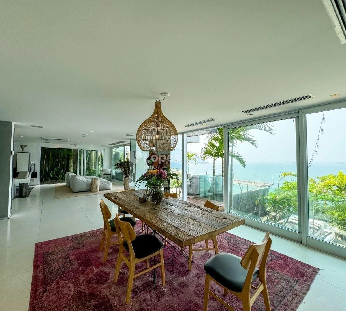 House with 5 en-suite bedrooms, 8 baths and 3 parking — photo 43