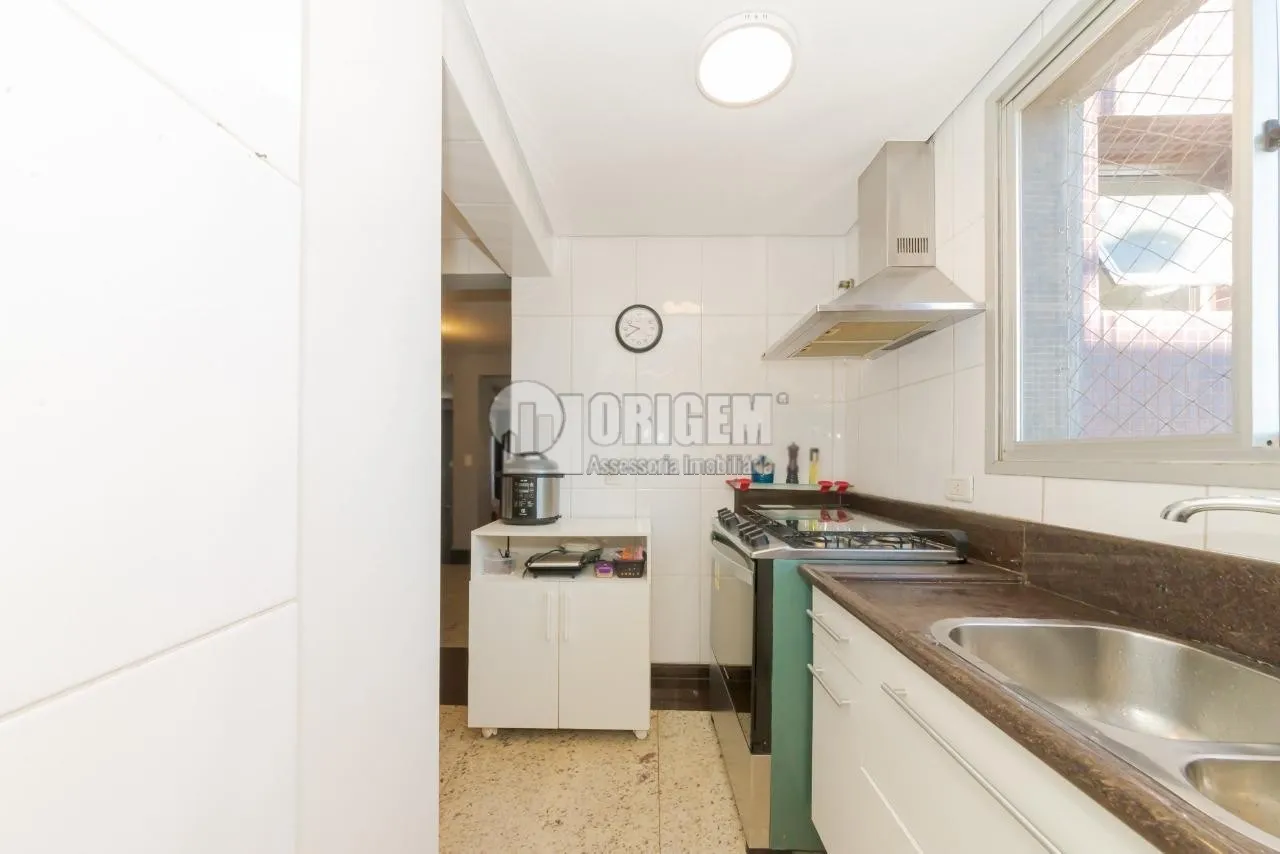 Furnished 216 m² apartment with 3 en-suites — photo 54