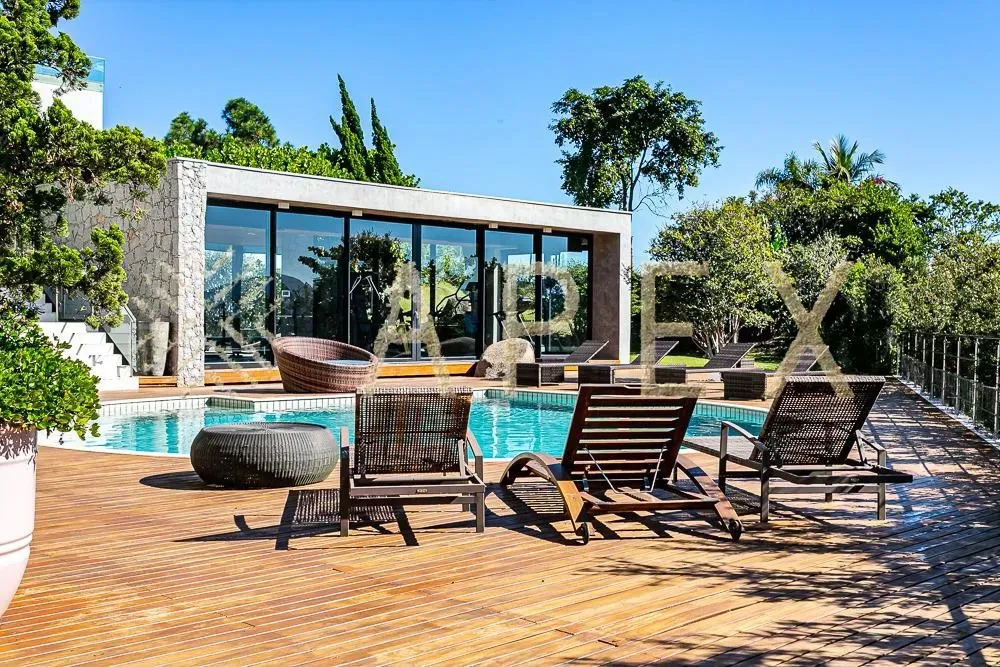6 en-suite bedrooms, 9 bathrooms, 1600 m² and BBQ — photo 25