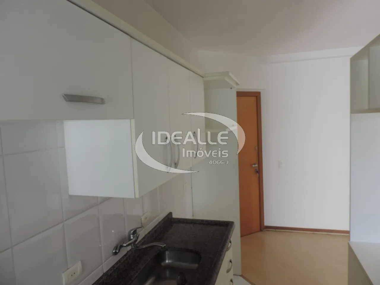 1-bedroom apartment with balcony and 58 m² — photo 7