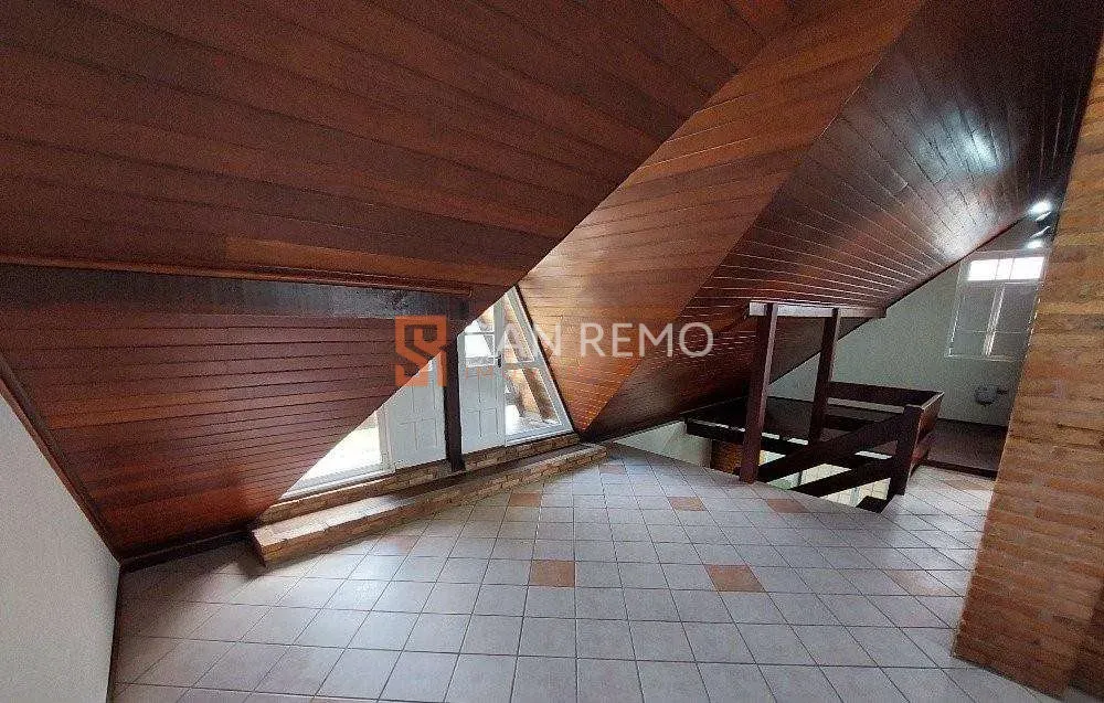200 m² house with a fireplace and a grill on the balcony — photo 6