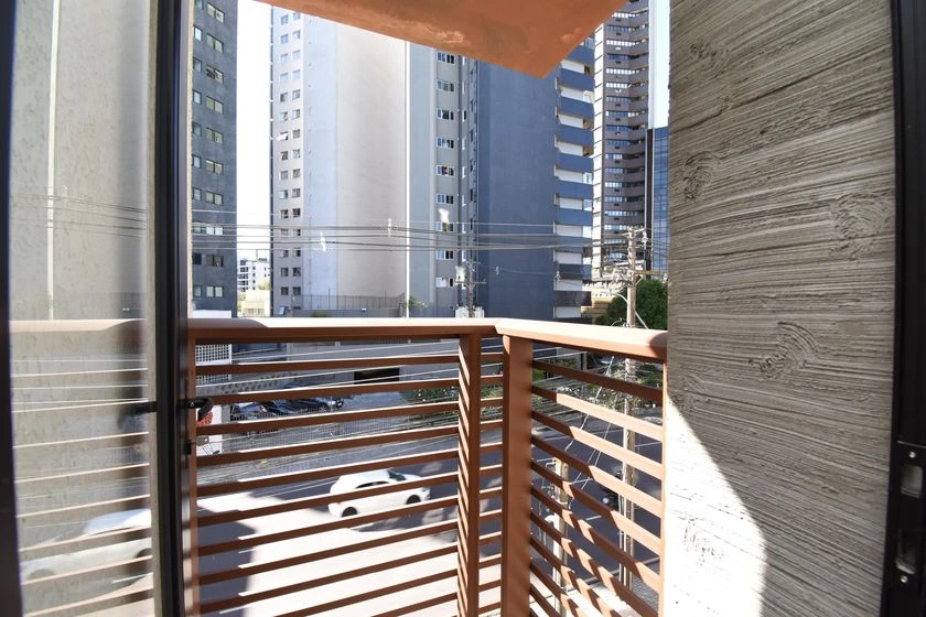 Furnished studio with a balcony and compact kitchenette — photo 6