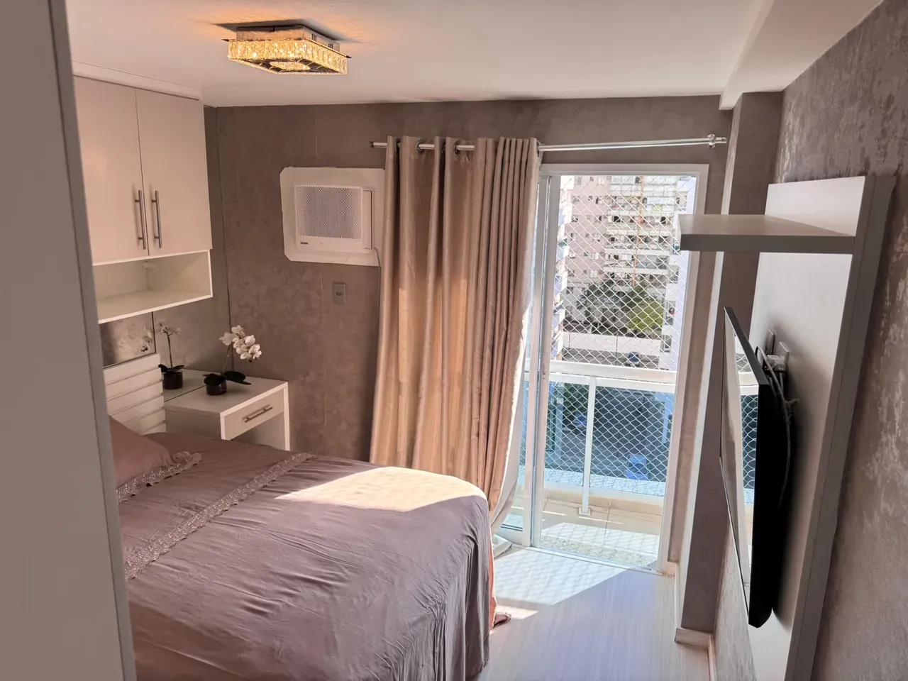 Home office in a 5-bedroom apartment, 200 m² — photo 12