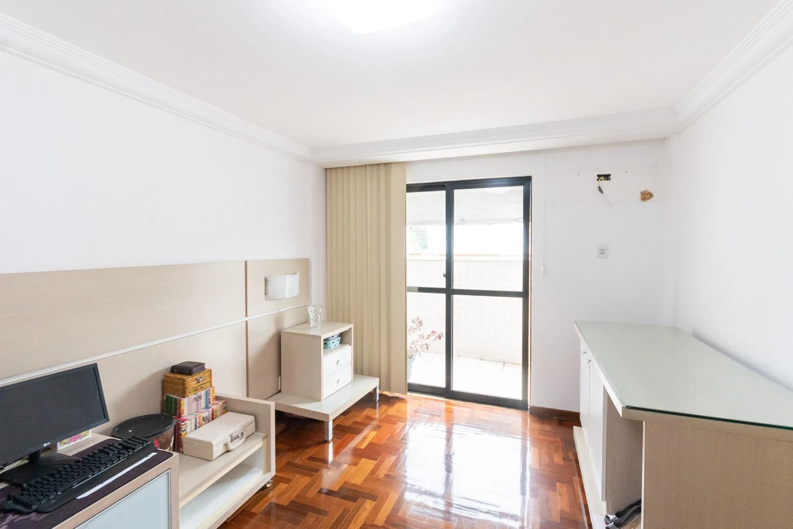 4-bedroom apartment with a mountain view in Rio de Janeiro — photo 35