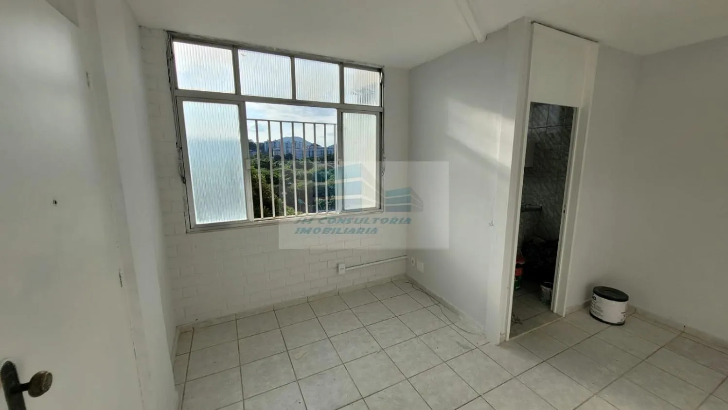 Empty apartment with 2 bedrooms and a gas stove — photo 21