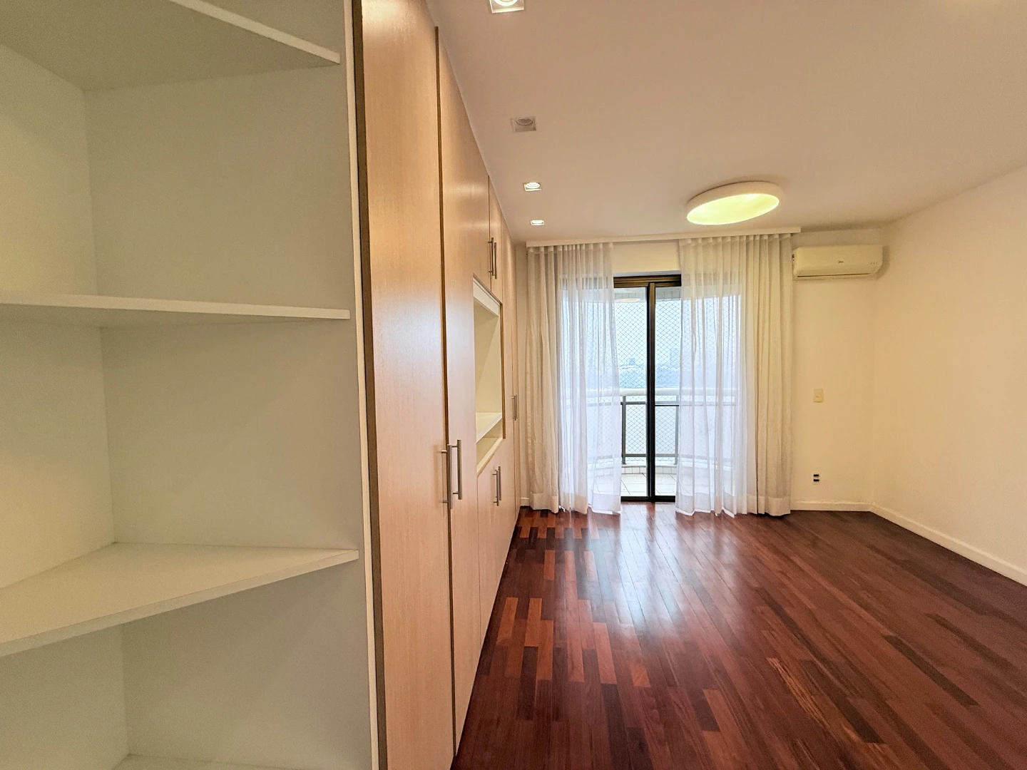 4-bedroom apartment with a washing machine in Rio de Janeiro — photo 22