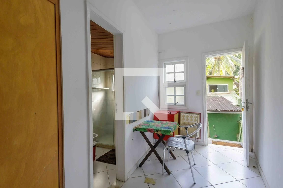 House with 6 bedrooms, private garden and condo pool — photo 52