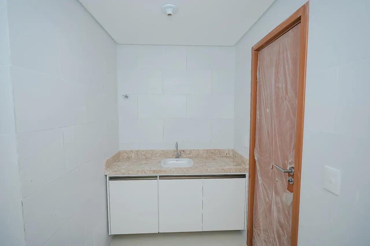 3-bedroom apartment in a building with a coworking space — photo 4